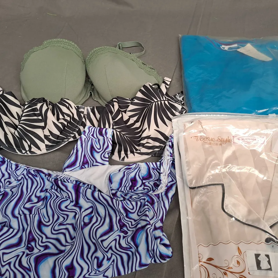 APPROXIMATELY 30 ASSORTED CLOTHING ITEMS IN VARIOUS SIZES TO INCLUDE - BRA , SWIMMING COSTUME , SWEATSHIRT ETC