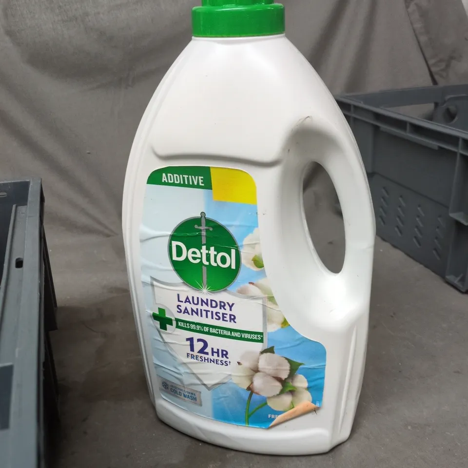 TOTE OF APPROXIMATELY 3 ASSORTED LIQUID ITEMS TO INCLUDE: DETTOL LAUNDRY SANITISER 