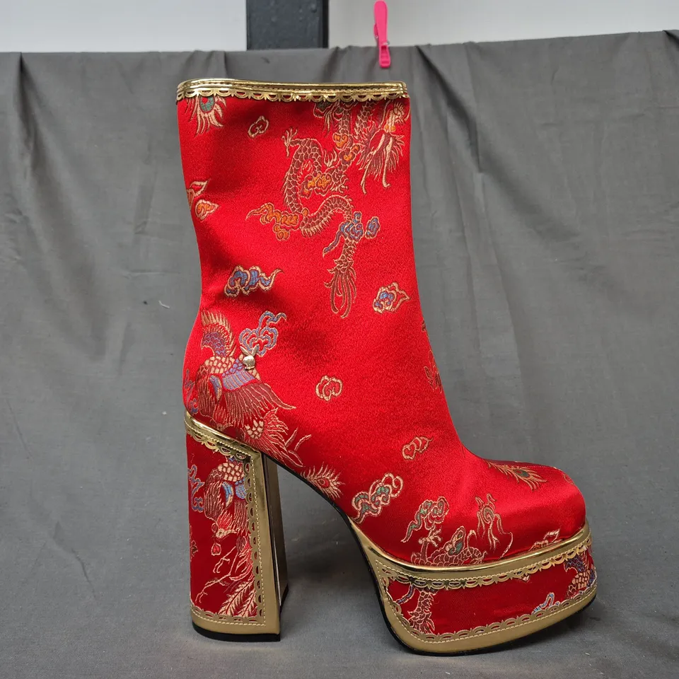 BOXED PAIR OF KOI THE ORNATE SOUL PLAYBOY BLOCK HEEL BOOTS IN RED/GOLD UK SIZE 9