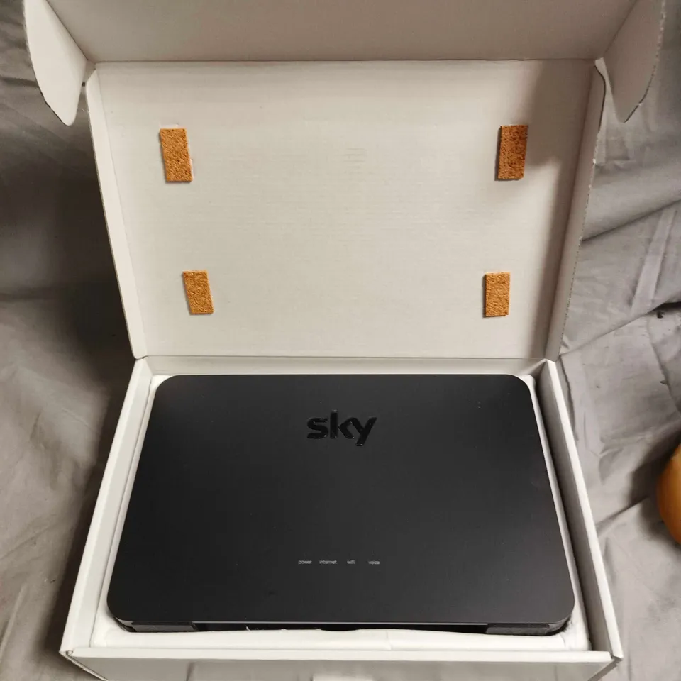 SKY BROADBAND HUB ROUTER – BOXED (ORIGINAL PACKAGING)