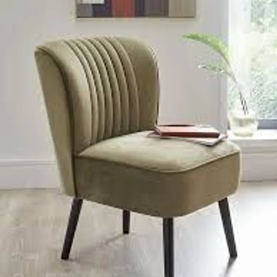 POPPY ACCENT CHAIR IN MOSS GREEN - COLLECTION ONLY