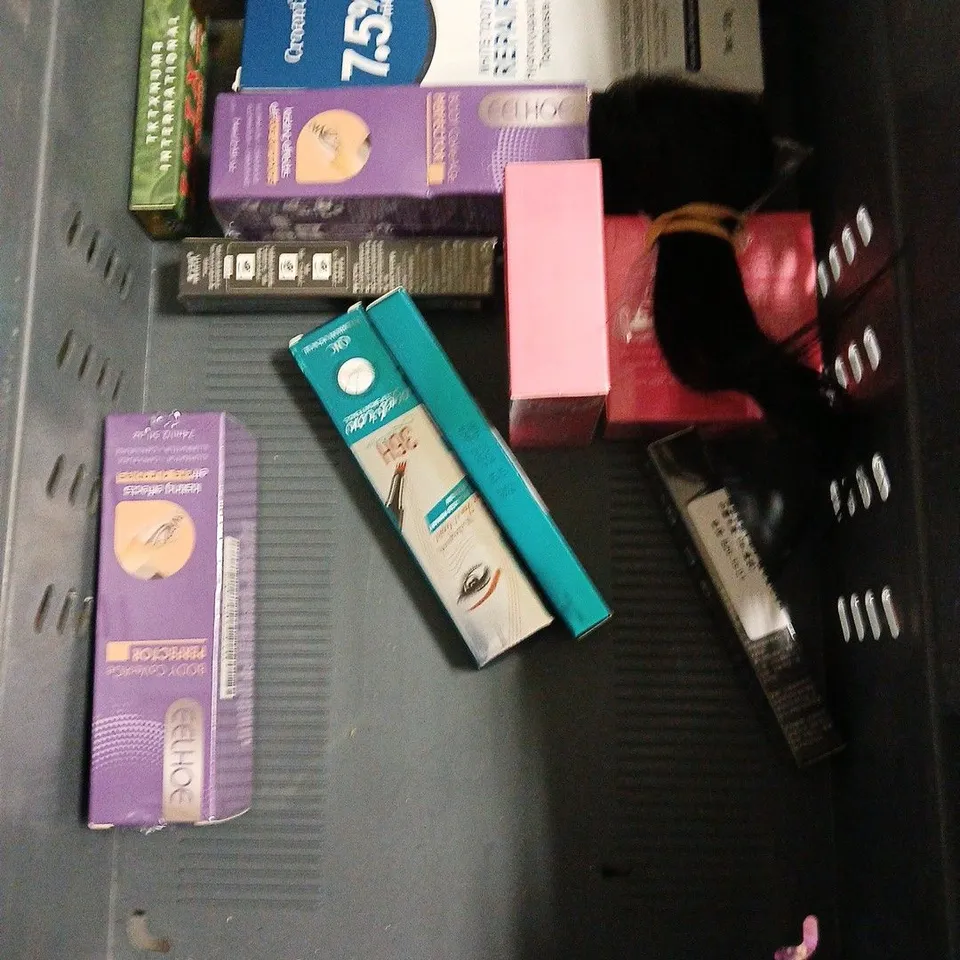 APPROXIMATELY 20 ASSORTED HEALTH & BEAUTY PRODUCTS TO INCLUDE SANEX SHOWER CREAM, FFS BODY OIL, LIZ EARLE SKIN TONIC, ETC