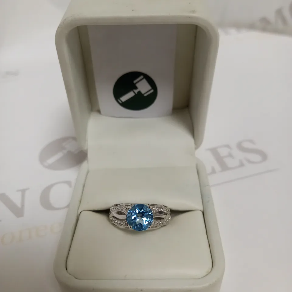 DESIGNER 9CT WHITE GOLD BLUE TOPAZ & DIAMOND RING, WEIGHT +-2.10CT