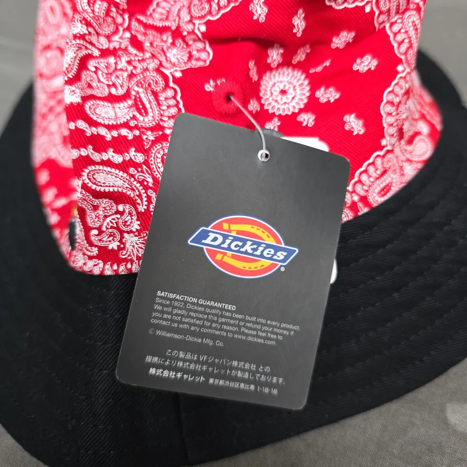 DICKIES BUCKET HAT – RED PAISLEY PRINT WITH BLACK RIM