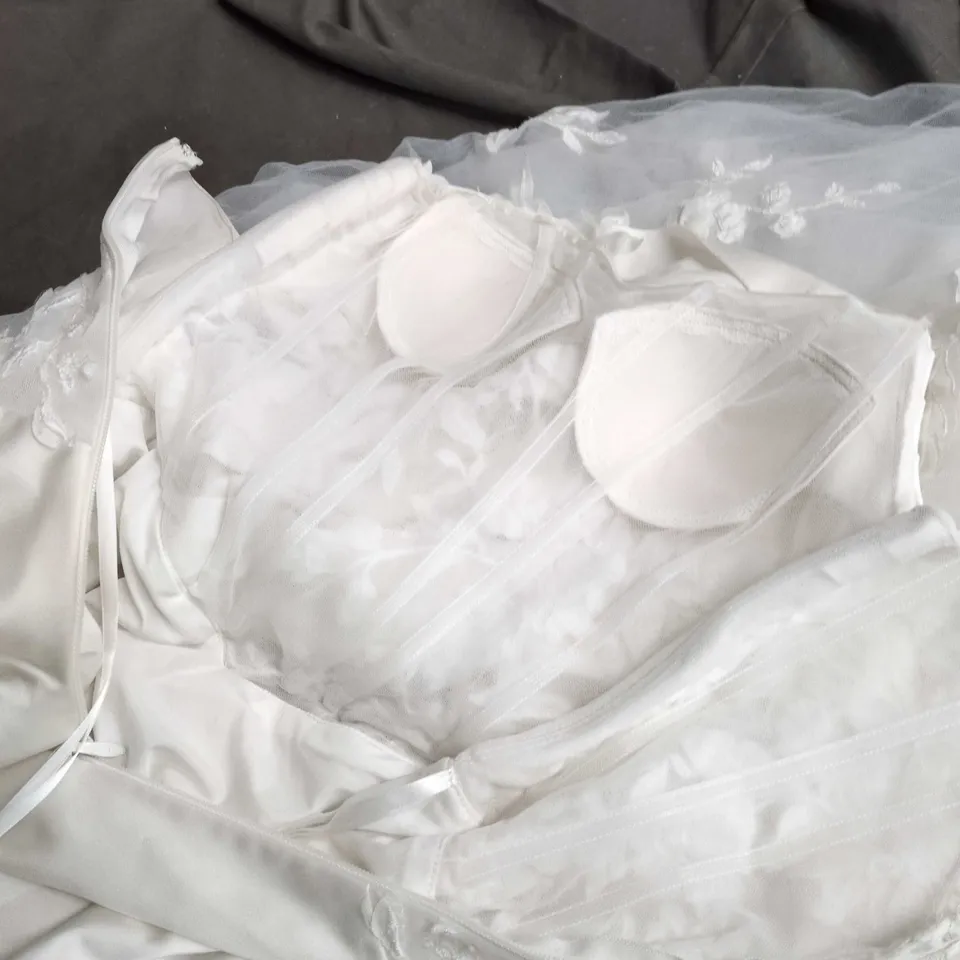 BRIDAL GOWN IN IVORY SATIN WITH LACE APPLIQUÉ - SIZE UNSPECIFIED