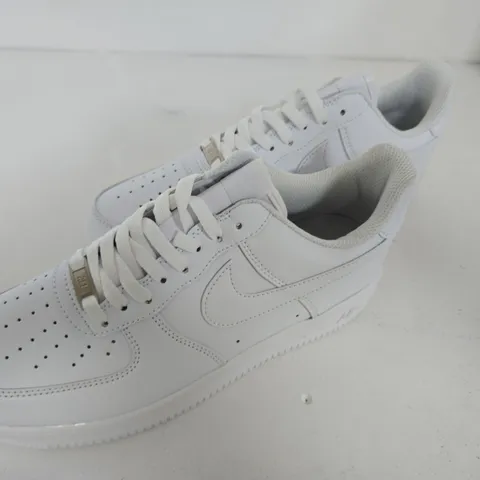 NIKE AIR FORCE 1 SIZE 11