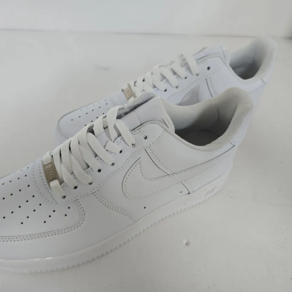 NIKE AIR FORCE 1 SIZE 11