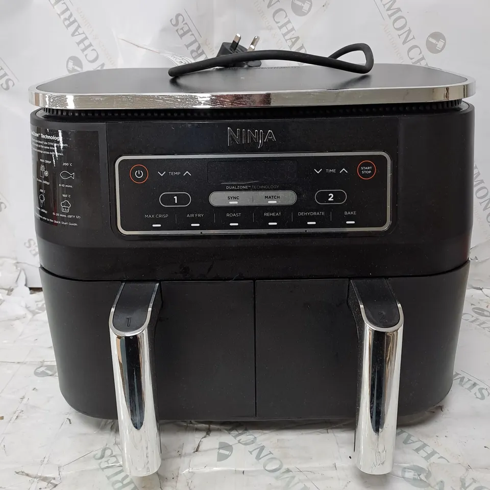 BOXED NINJA FOODI DUAL ZONE AIRFRYER AF300UK