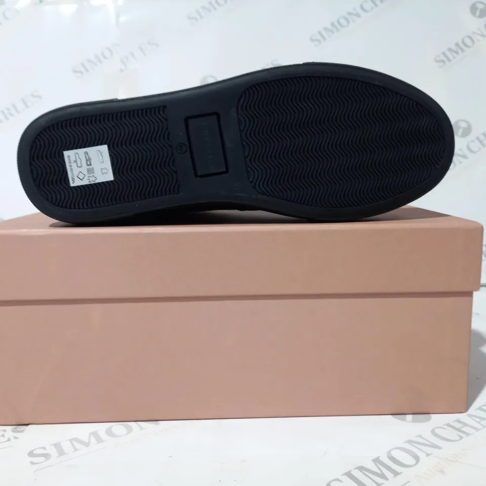 BOXED PAIR OF AIR & GRACE CAMINO SHOES IN BLACK UK SIZE 6