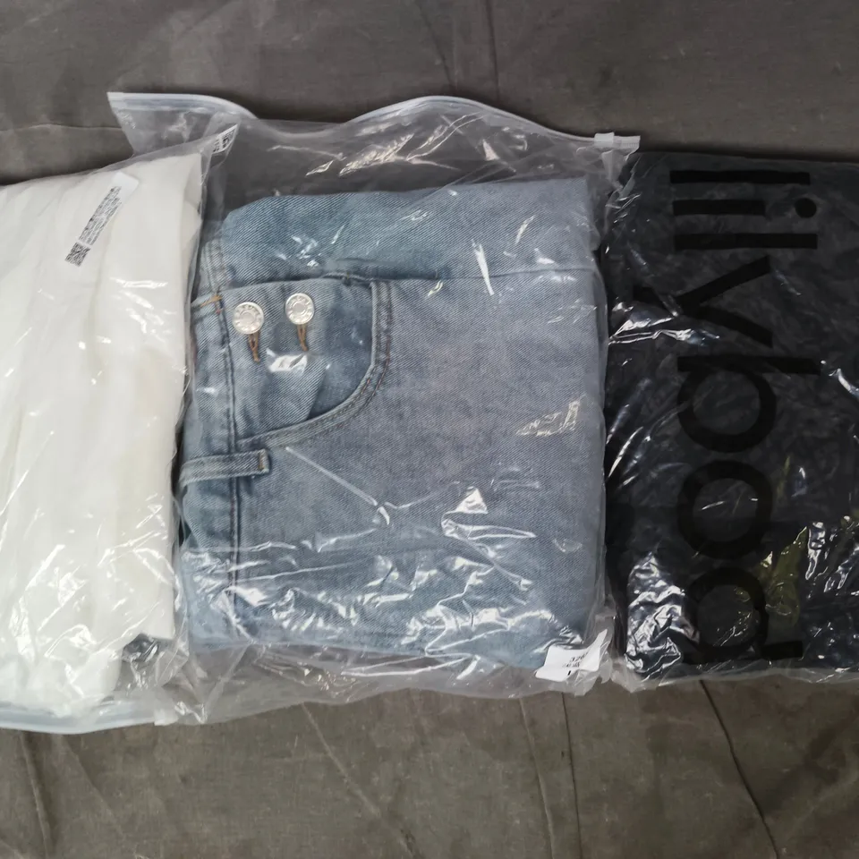 APPROXIMATELY 20 ASSORTED CLOTHING AND FASHION PRODUCTS IN VARIOUS STYLES AND SIZES - COLLECTION ONLY