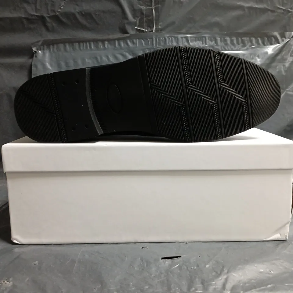 BOXED PAIR OF CONZURI RIESCO LACE UP SHOES IN BLACK SIZE UK 8