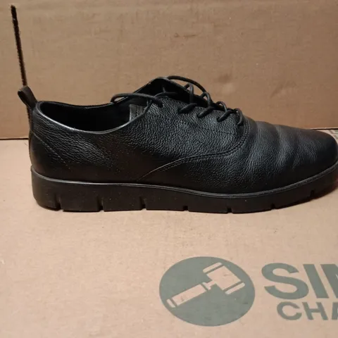 ECCO FLAT LACE UP SHOES BLACK SIZE 8.5