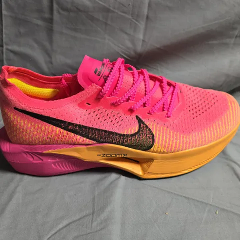 UNBOXED PAIR OF NIKE VAPORFLY  3 MENS ROAD RACING TRAINERS - UK SIZE UNSPECIFIED