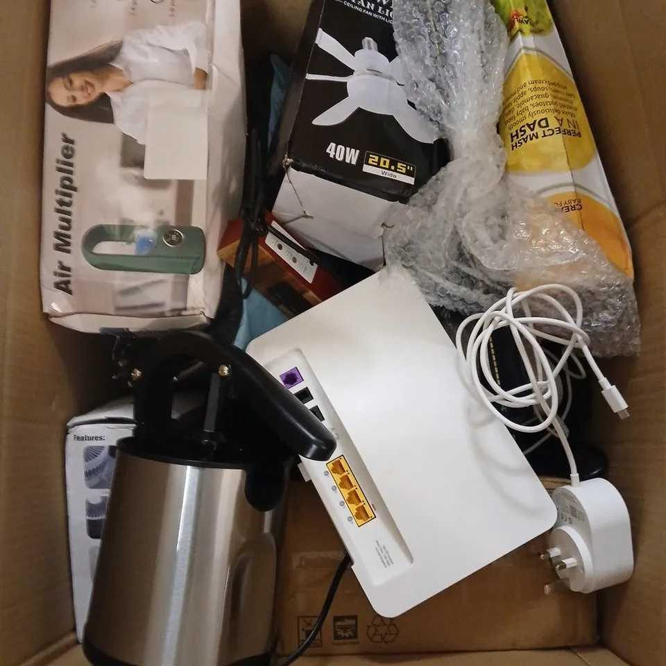 APPROXIMATELY 10 ASSORTED ELECTRICAL PRODUCTS TO INCLUDE MINI HEATERS, LED FAN LIGHT, ROUTER ETC 