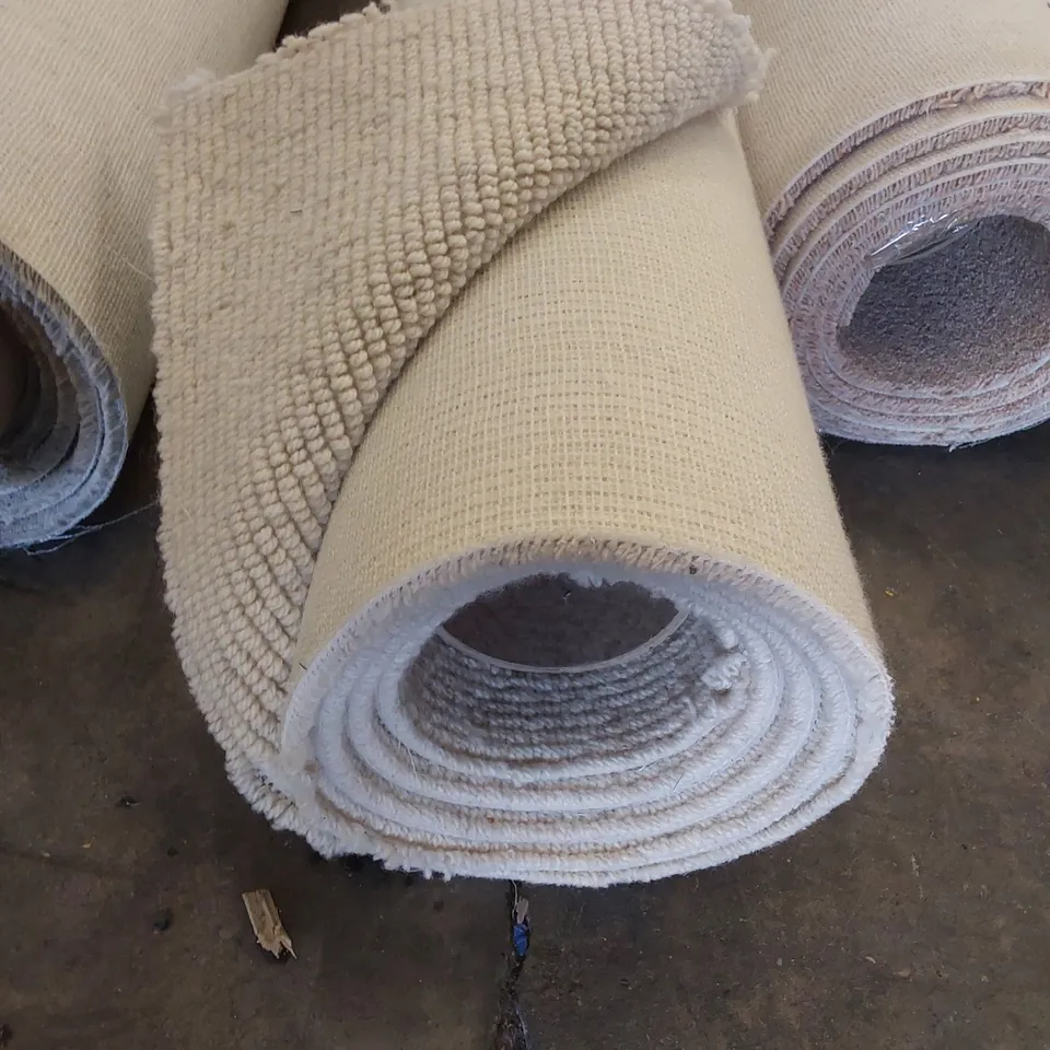 ROLL OF QUALITY BEACHCOMBER STRAND PEBBLE CARPET // SIZE APPROX: 5m X 2.73m