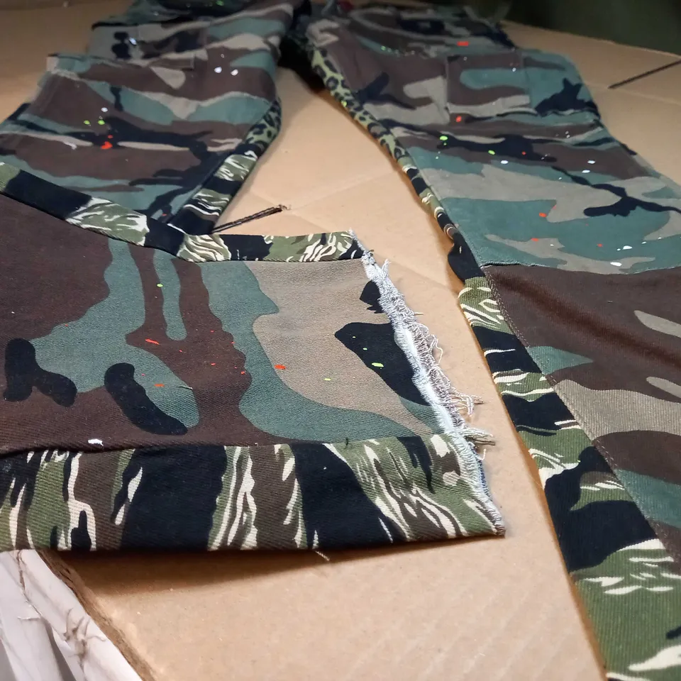FAVELA STUDIOS CAMO/PAINT SPLATTERED JEANS - SIZE W32