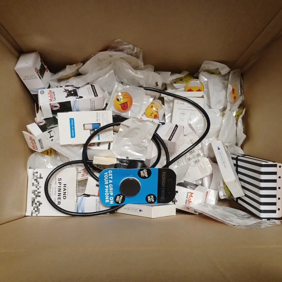 BOX OF APPROX 30 ASSORTED ITEMS TO INCLUDE - STANLEY SORT MASTER - MOBILE GAME HANDLE - EMOJI POP SOCKET ECT