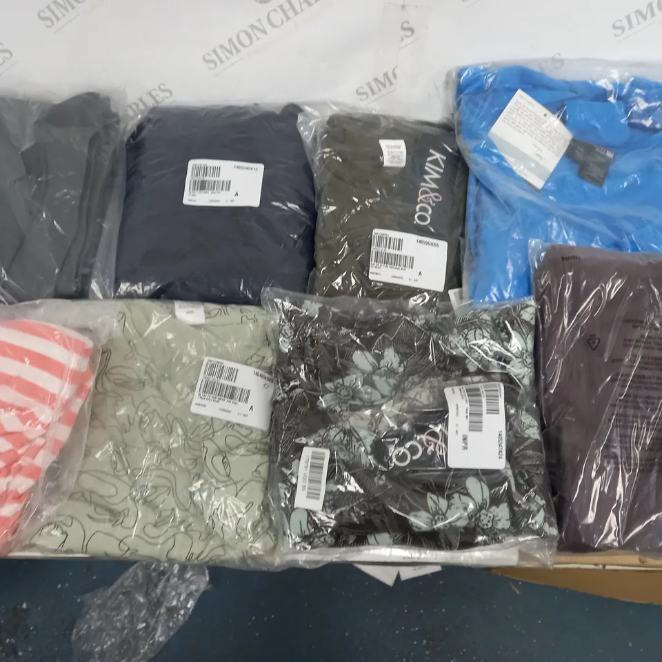 LOT OF 8 ASSORTED BAGGED CLOTHING ITEMS TO INCLUDE KIM & CO AND ANTHONY ORIGINAL