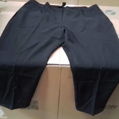 BOXED BRAND NEW APPROXIMATELY 2 CAPSULE TAPERED TROUSERS BLACK SIZE 32L