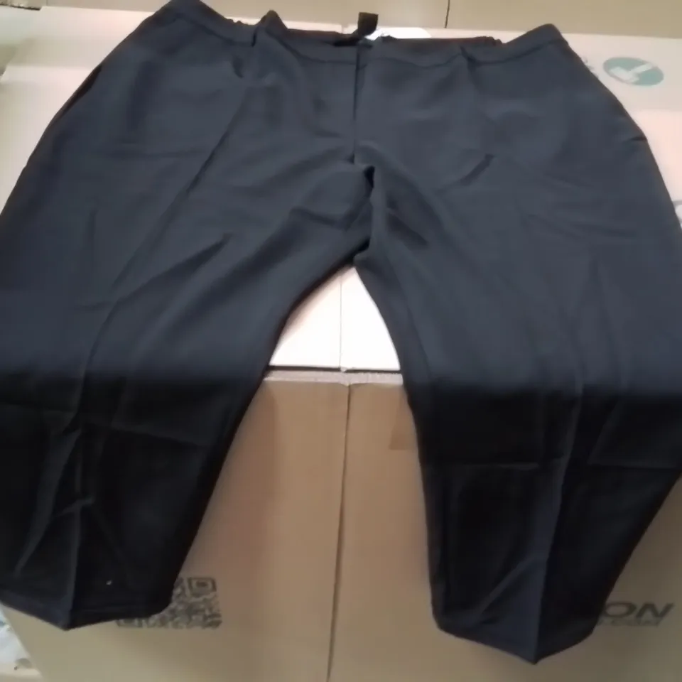 BOXED BRAND NEW APPROXIMATELY 2 CAPSULE TAPERED TROUSERS BLACK SIZE 32L