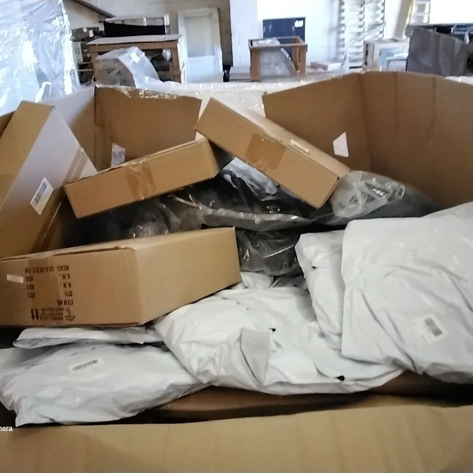 PALLET OF ASSORTED ITEMS INCLUDING THE INK WAVE J COLE POSTER, DUNGEONS & DRAGONS FRAME PICTURE, BABODY EASTER WREATH, LUSSO BABIES BACKPACK, LED MUSIC CEILING LIGHT, HALLOWEEN DART BOARD GAME