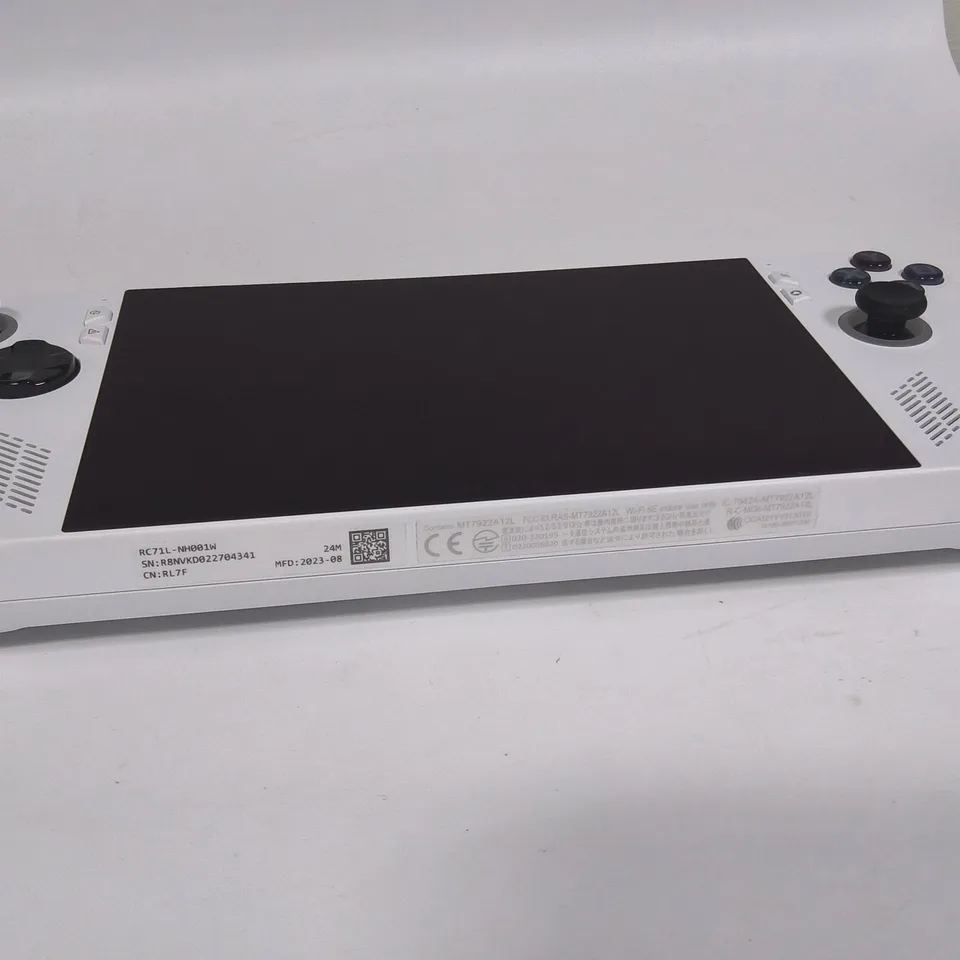 UNBOXED ASUS ROG HANDHELD CONSOLE PC IN WHITE WITH CARRY CASE - RC71L 