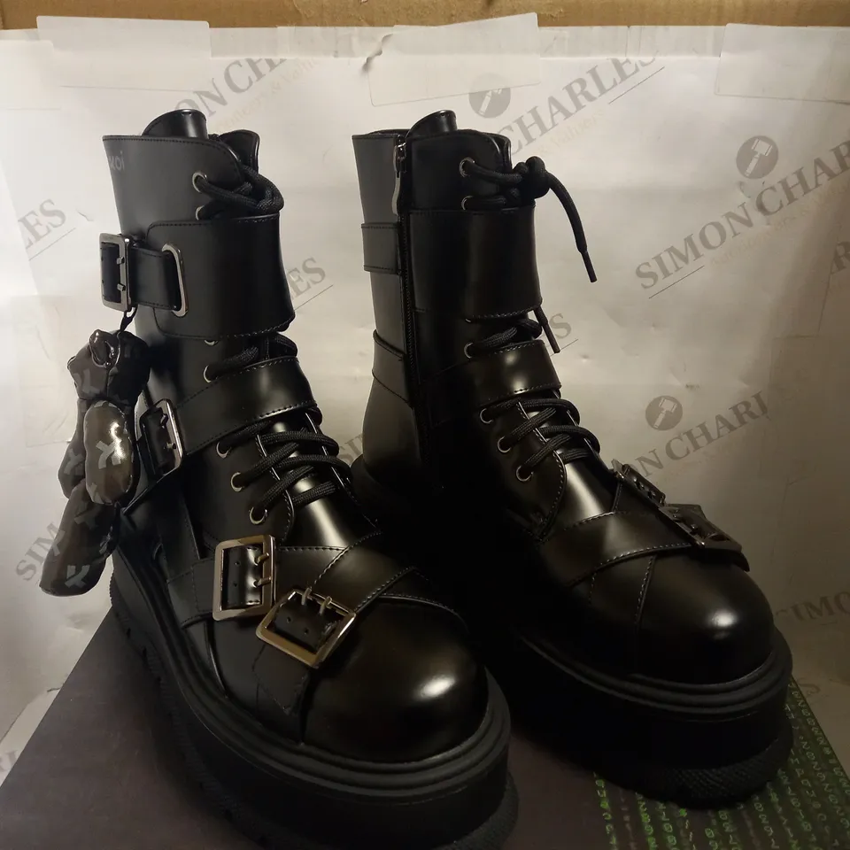 KOI VEGAN THE FINAL OFFER TEDDY BEAR BOOTS - SIZE 7