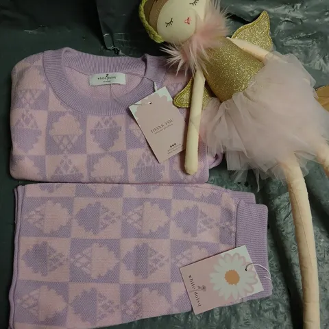 WHITE DAISY JUMPER AND SHORTS SET WITH PLUSHIE - 4-5 YEARS