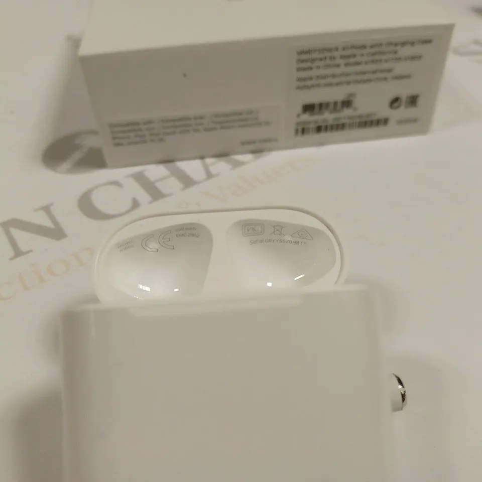 BOXED APPLE AIRPODS