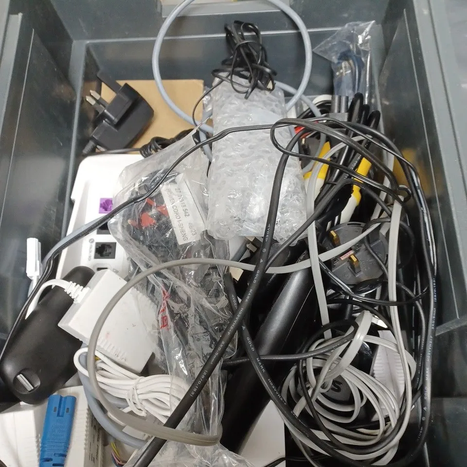BOX OF APPROXIMATELY 20 ASSORTED ELECTRICAL ITEMS TO INCLUDE BROADBAND HUB, REMOTE CONTROLS AND POWER CABLES