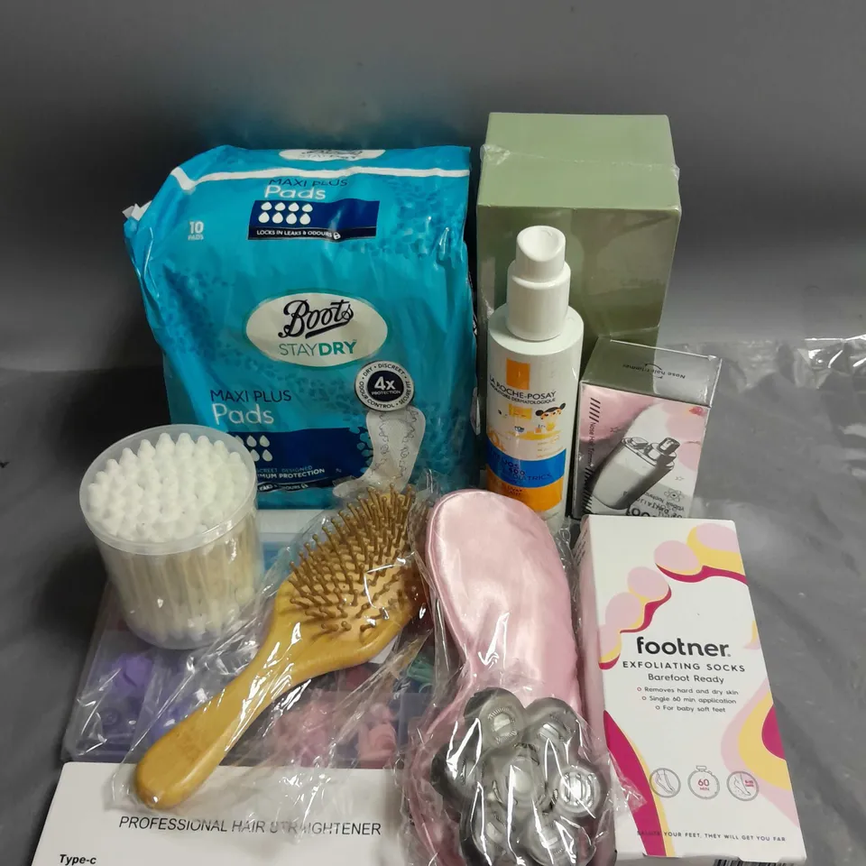BOX OF APPROXIMATELY 12 ASSORTED COSMETIC ITEMS TO INCLUDE - ASSORTED WIGS - LA ROCHE POSAY SPF 50 INVISIBLE SPRAY - FOOTNER EXFOLIATING SOCKS - ETC