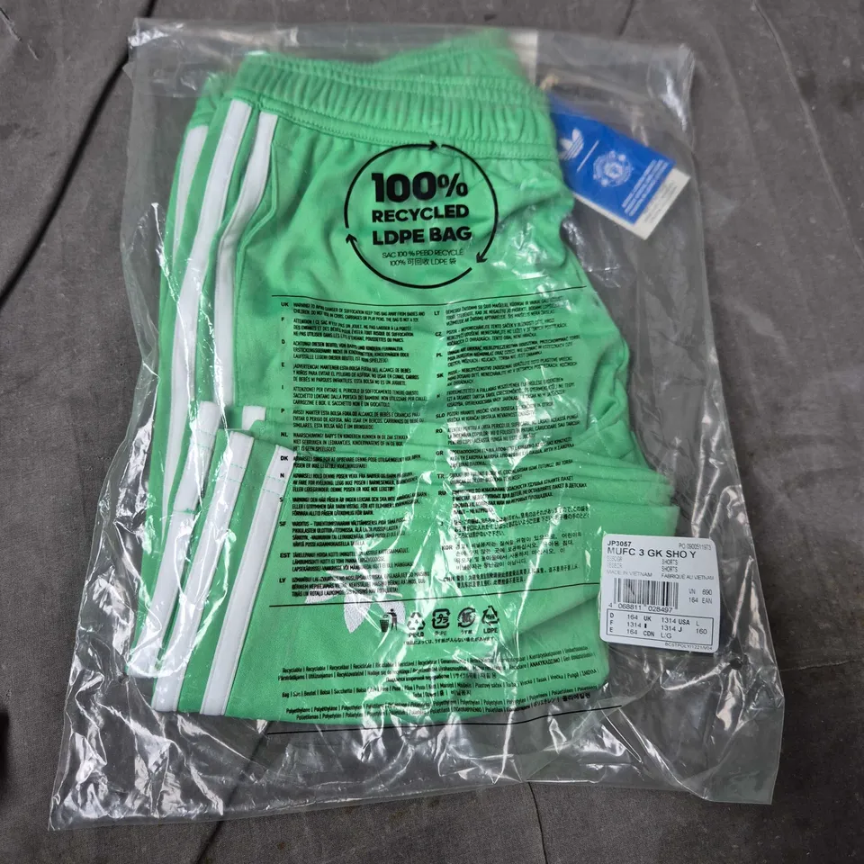 KIDS ADIDAS MUFC 3 GK SHORTS – YOUTH SIZE 10Y, GREEN