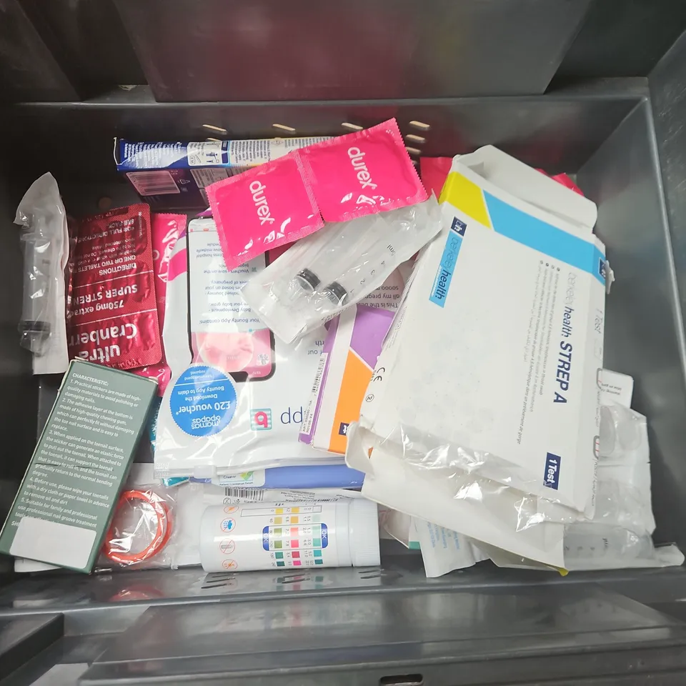 TOTE OF APPROXIMATELY 20 ASSORTED HEALTHCARE PRODUCTS TO INCLUDE BOUNTY PREGNANCY PACKS - GUMMYUP+ SLEEP GUMMIES AND COVID SELF TESTS