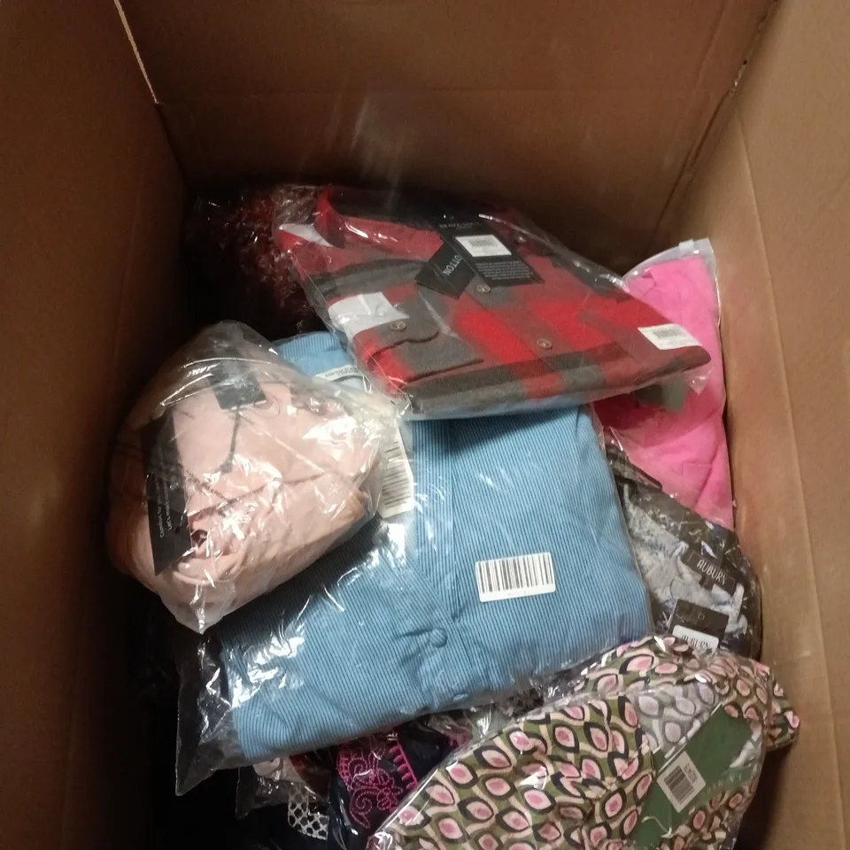 BOX OF APPROXIMATELY 10 ASSORTED CLOTHING ITEMS IN VARIOUS STYLES, COLOURS AND SIZES