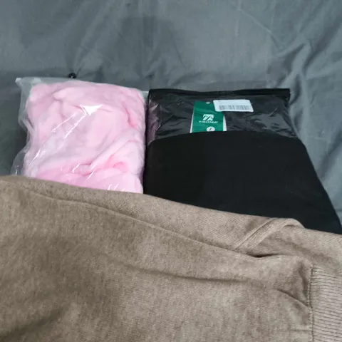 APPROXIMATELY 20 ASSORTED CLOTHING PRODUCTS IN VARIOUS STYLES & SIZES TO INCLUDE JUMPERS, T-SHIRTS, DRESSES ETC