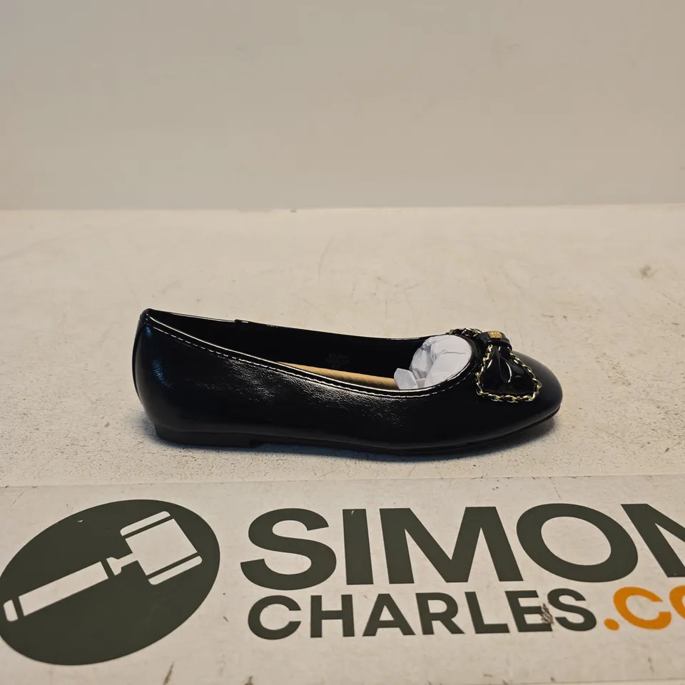RIVER ISLAND BLACK PATENT BOW FLATS – UK4