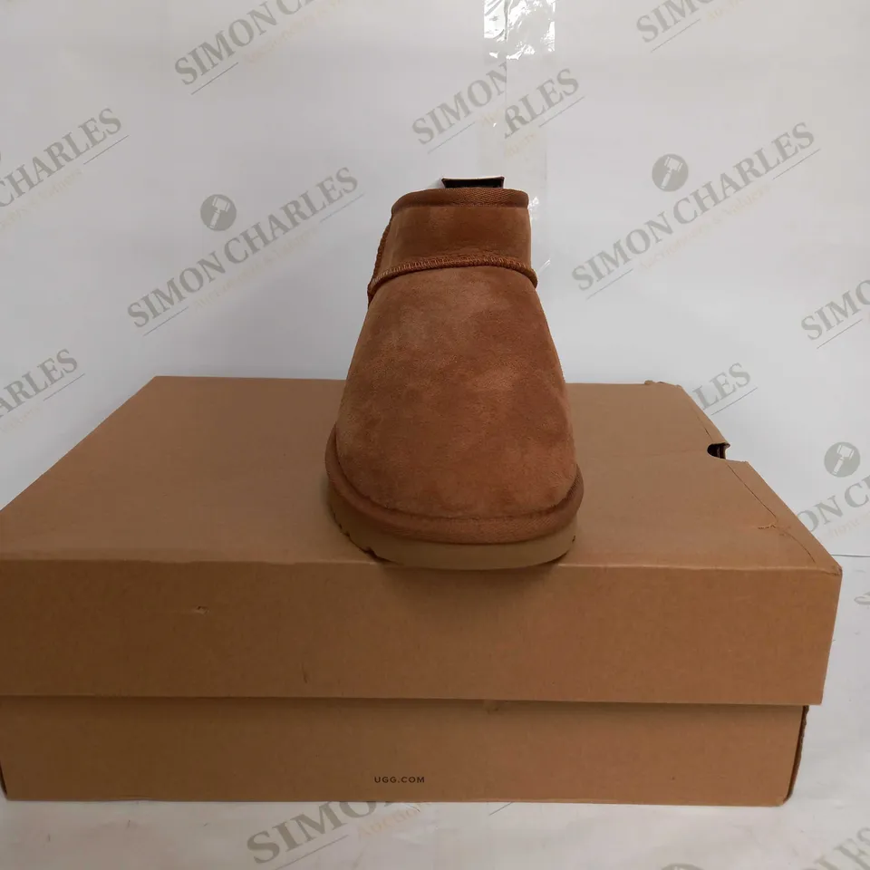 UGG W CLASSIC ULTRA MINI IN BROWN - UK 9