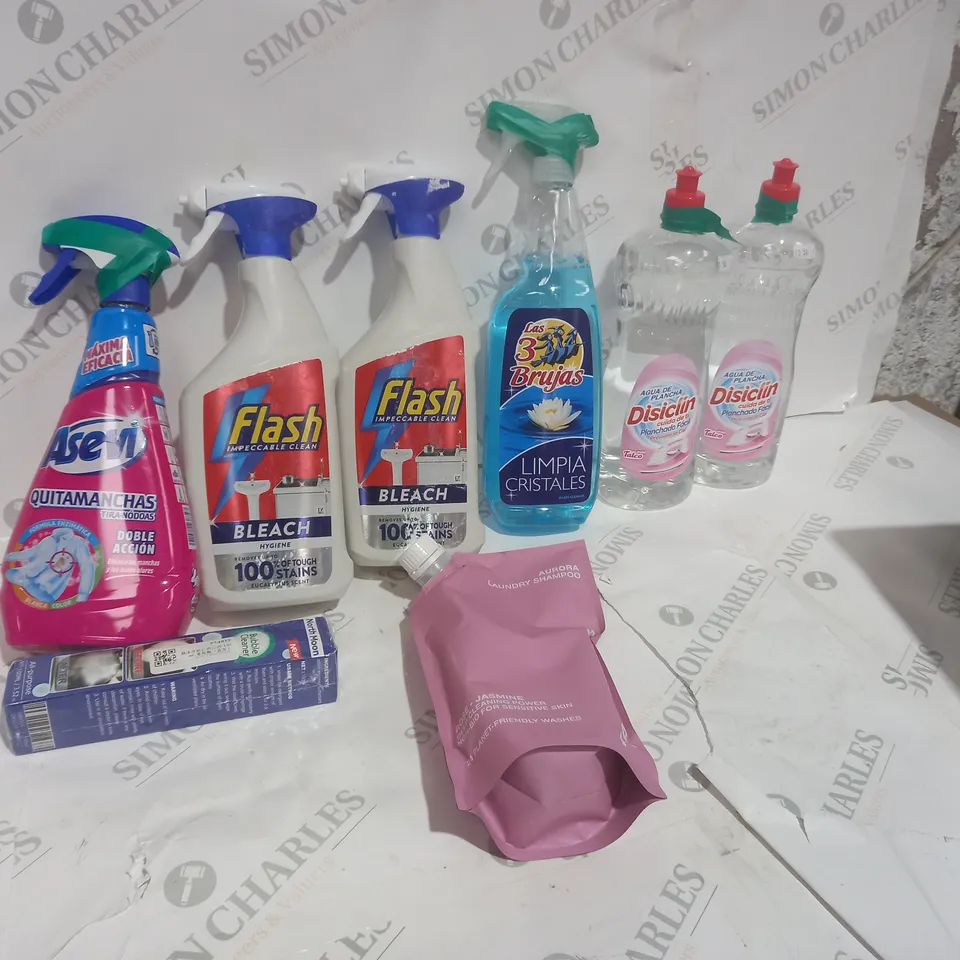 BOX OF APPROXIMATELY 18 LIQUIDS TO INCLUDE A FLASH BLEACH SPRAY, LIMPIA CRISTALES AND A JASMINE DEEP CLEANING POWDER