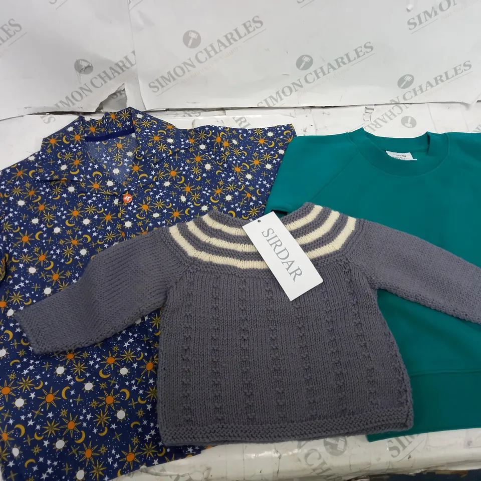 LOT OF CLOTHES APPROXIMATELY 30 TO INCLUDE ONESIE, JEANS, NIGHT SETS, HATS ETC