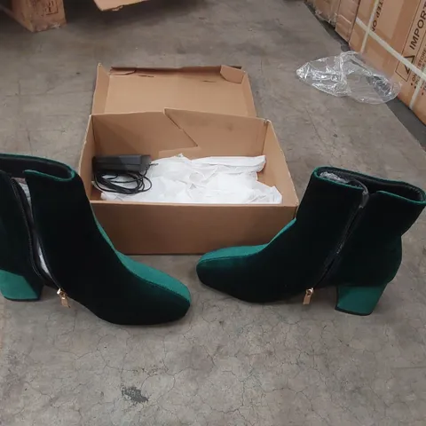 BOXED SIZE 4 DESIGNER WOMEN'S HIGH HEELS