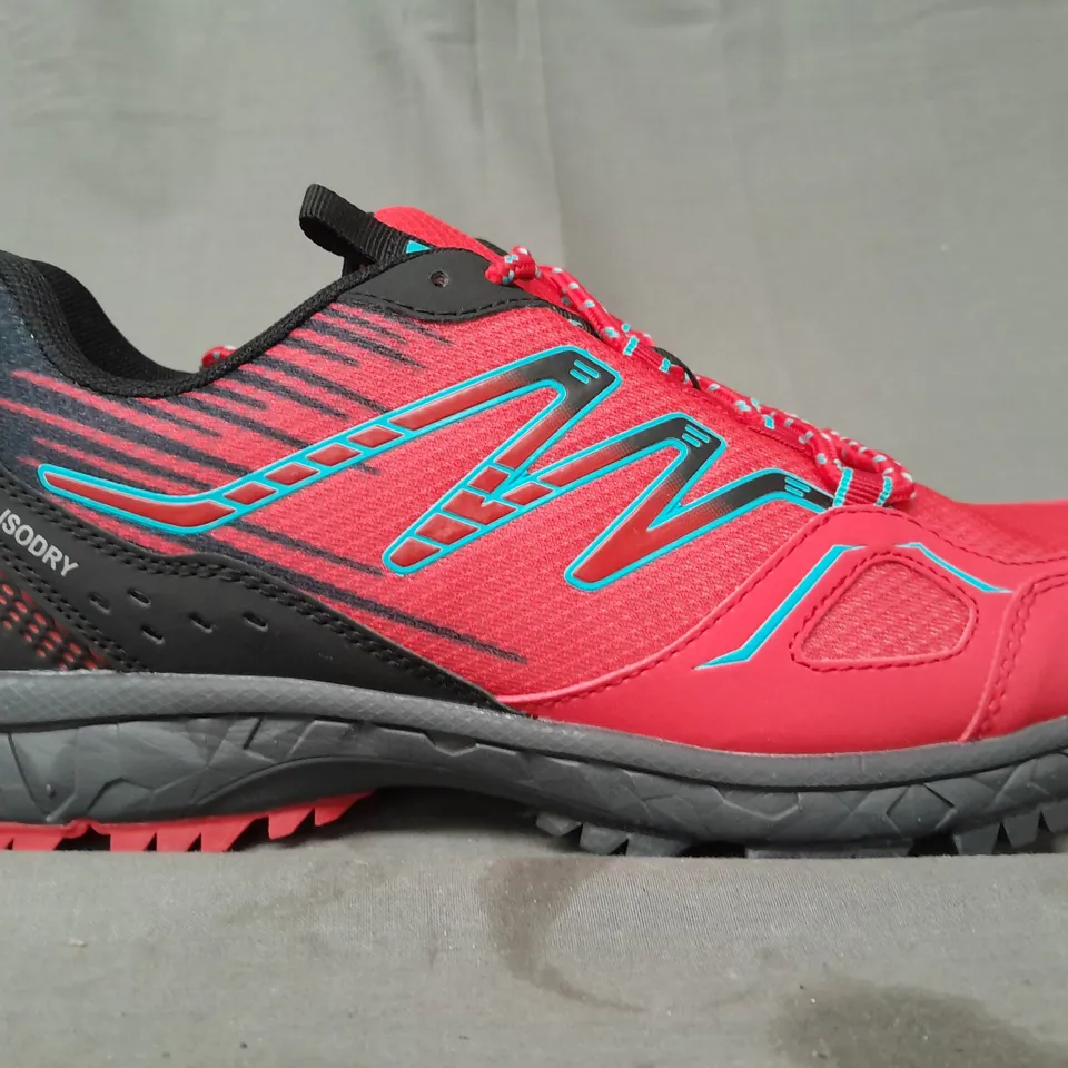 BOXED PAIR OF MOUNTAIN WAREHOUSE ENHANCE WATERPROOF TRAIL RUNNER SHOES IN BLACK/RED UK SIZE 7