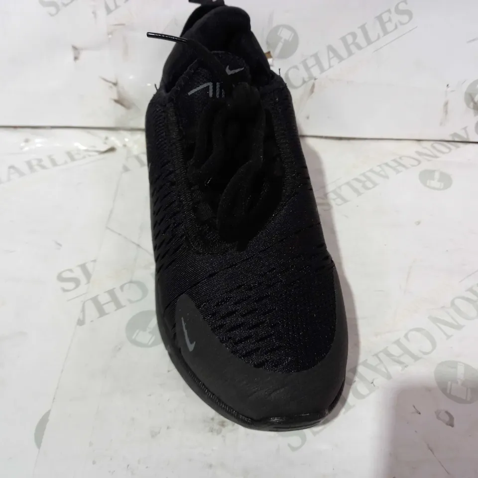 BOXED PAIR OF NIKE AIR TRAINERS IN BLACK UK SIZE 5.5