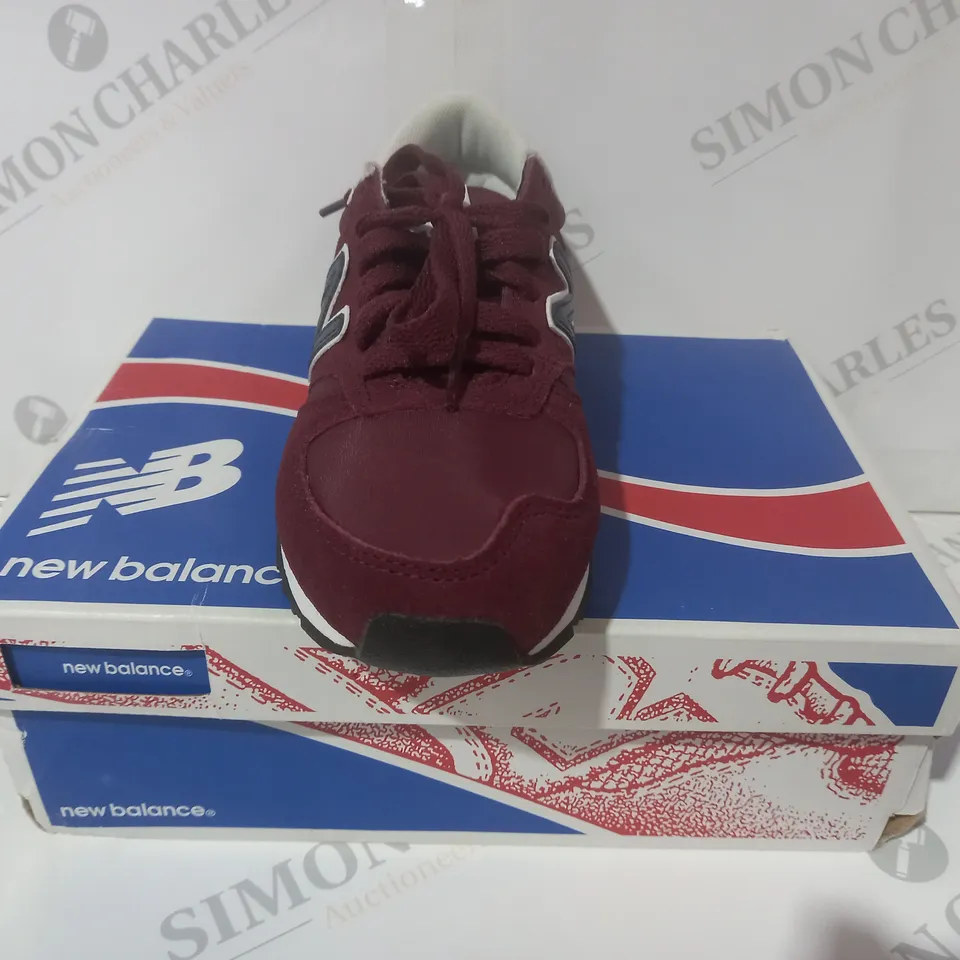 BOXED PAIR OF NEW BALANCE SHOES IN MAROON UK SIZE 4