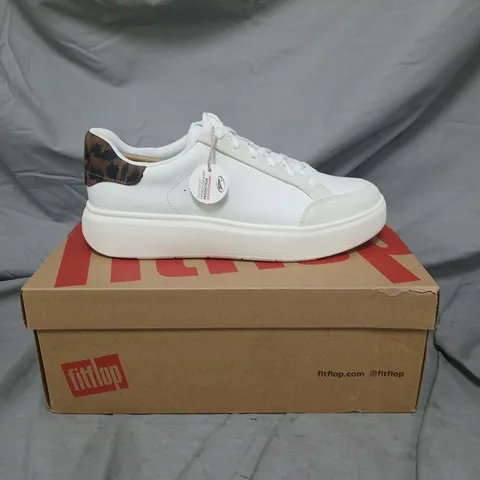 FITFLOP WOMEN'S WHITE LEATHER SNEAKERS WITH LEOPARD HEEL ACCENT - SIZE 6