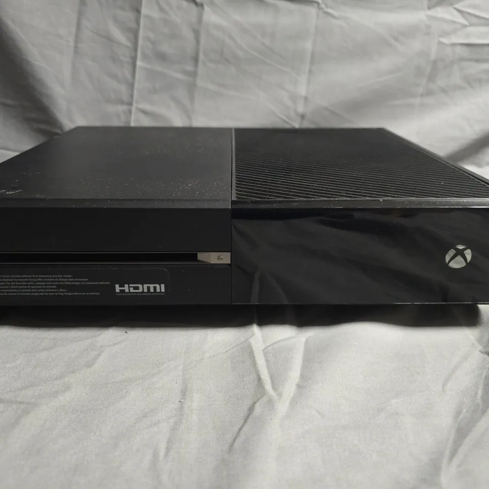 XBOX ONE CONSOLE (ORIGINAL) WITH POWER BRICK AND CONTROLLER – BLACK