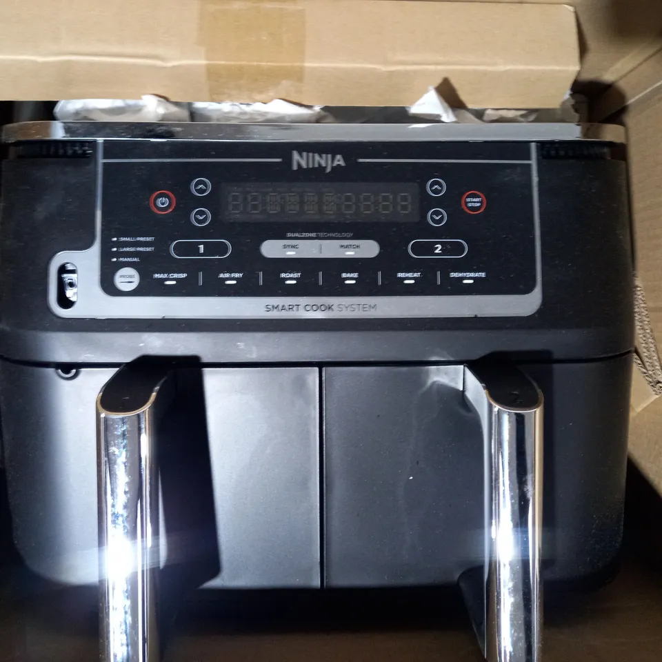 BOXED NINJA FOODI MAX 9.5L DUAL ZONE AIRFRYER AF451UK