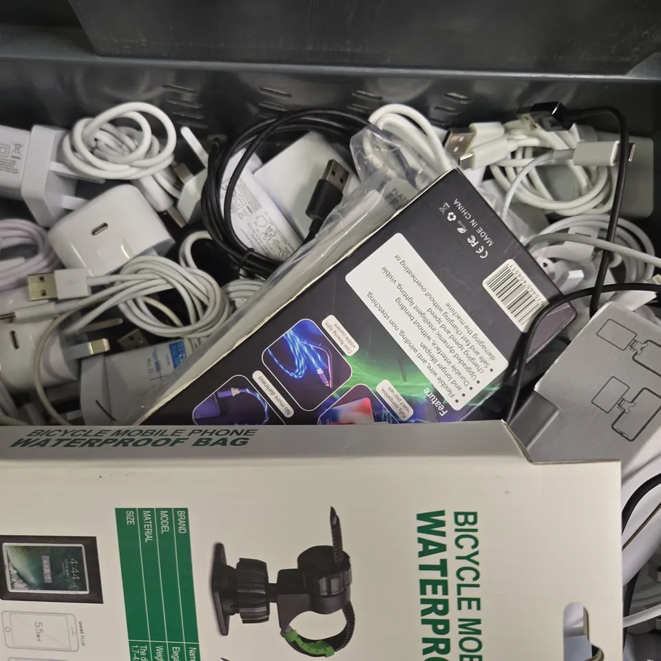 APPROXIMATELY 10 ASSORTED ELECTRICAL ITEMS TO INCLUDE POWER PACK, THE PATSY CLINE COLLECTION, ETC
