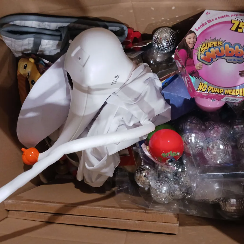 BOX OF APPROXIMATELY 16 ASSORTED HOUSEHOLD ITEMS TO INCLUDE - SLIME KIT, DISCO BALLS, AND BITTY POP INIFNTY ETC. 