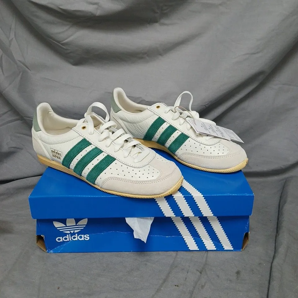 ADIDAS TRAINERS - WHITE WITH GREEN STRIPES (JAPAN EDITION) SIZE 7