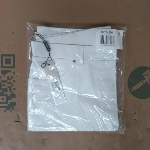 BAGGED ROMAN TURN UP SHORTS IN WHITE SIZE 14